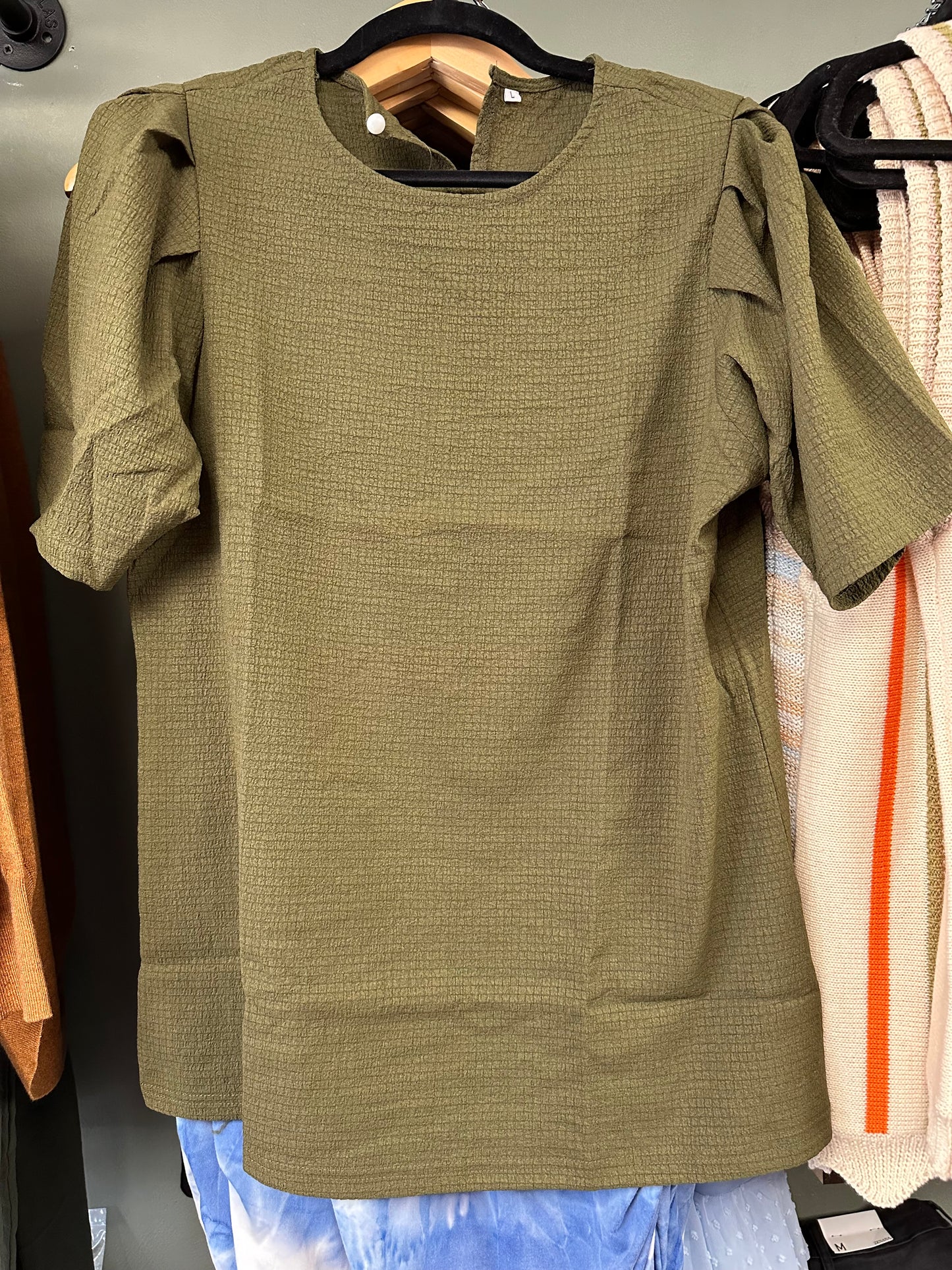 Puff shoulder blouse